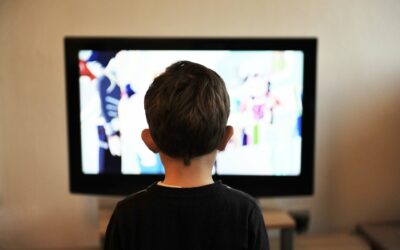 Czy warto planować TV w pokoju dziecka? I… co ma do tego zasypianie?
